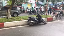 Đâm vào cây đổ ngang đường, nam thanh niên tử vong 