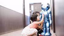Robot giữ trẻ