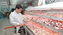 Giá thịt lợn tăng chóng mặt: Bình ổn thị trường bằng cách nào?