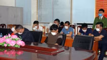 Bắt 24 con bạc sát phạt giữa mùa dịch, tạm giữ hơn 700 triệu đồng