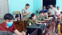 Những nữ cán bộ Công an xuyên đêm cấp căn cước công dân
