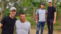 Lộ ảnh lãnh đạo phe đối lập Venezuela chụp chung với tội phạm