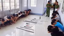 Mâu thuẫn khi chơi game, 40 thanh niên cầm hung khí chém nhau 