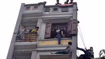Tây “ngáo”, ta “ngáo” và những bi hài kịch
