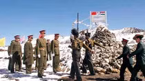 Thế giới tìm cách tháo “ngòi nổ” Trung-Ấn