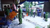 Bắt người chồng nghi đâm vợ tử vong
