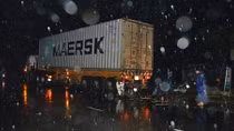 Đâm vào đuôi xe container, 4 học sinh thương vong