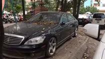 Xế sang Mercedes 10 tỷ phủ bụi trên phố Hà Nội