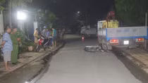 Tự tông vào đuôi xe tải, người đàn ông đi xe máy tử vong