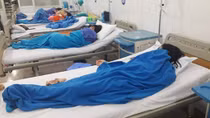 Hàng chục người nhập viện cấp cứu do ngộ độc sau khi ăn bánh mỳ