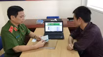 Về nước đầu thú sau khi đọc thông tin trên trang web truy nã nội phạm