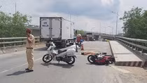 Xe đầu kéo va chạm xe máy tại dốc cầu Kinh Xáng, một người tử vong