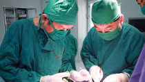 Phẫu thuật cứu sống bé gái 18 ngày tuổi