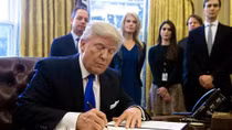 Tổng thống Mỹ Donald Trump ký lệnh cấm nhập cư trái phép