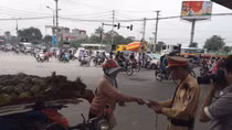 Hà Nội: Ra quân xử lý xe chở hàng cồng kềnh