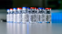 Chuyên gia hàng đầu của Mỹ nghi ngờ về vaccine do Nga sản xuất 