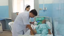 Kịp thời cứu bệnh nhân bị túi phình động mạch chủ bụng khủng lồ 