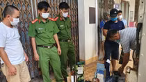 Vận chuyển 1.600 chai rượu ngoại nhập lậu cho người "không quen biết"