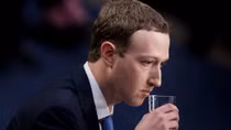 Lãnh đạo cấp cao Facebook vội vã xin từ chức 