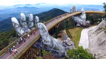 Cây cầu vàng trên bàn tay khổng lồ - chốn bồng lai ở Đà Nẵng