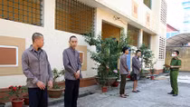 Dùng xe phân khối lớn che biển gây ra hơn 20 vụ cướp giật