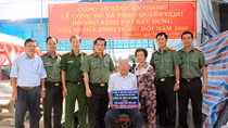 Công an tỉnh An Giang thăm và hỗ trợ kinh phí xây nhà Nghĩa tình đồng đội
