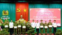 Thừa Thiên Huế: Khen thưởng nhiều cán bộ Công an xã 
