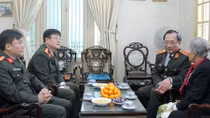 Thứ trưởng Nguyễn Văn Thành thăm hỏi thân nhân các cố nhà giáo CAND