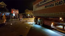Va chạm xe đầu kéo, 3 thanh niên thương vong