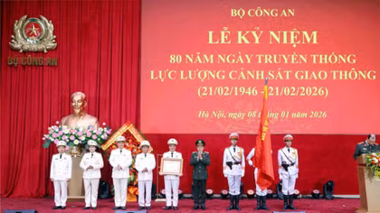 Lực lượng CSGT đón nhận Huân chương Quân công hạng Nhất