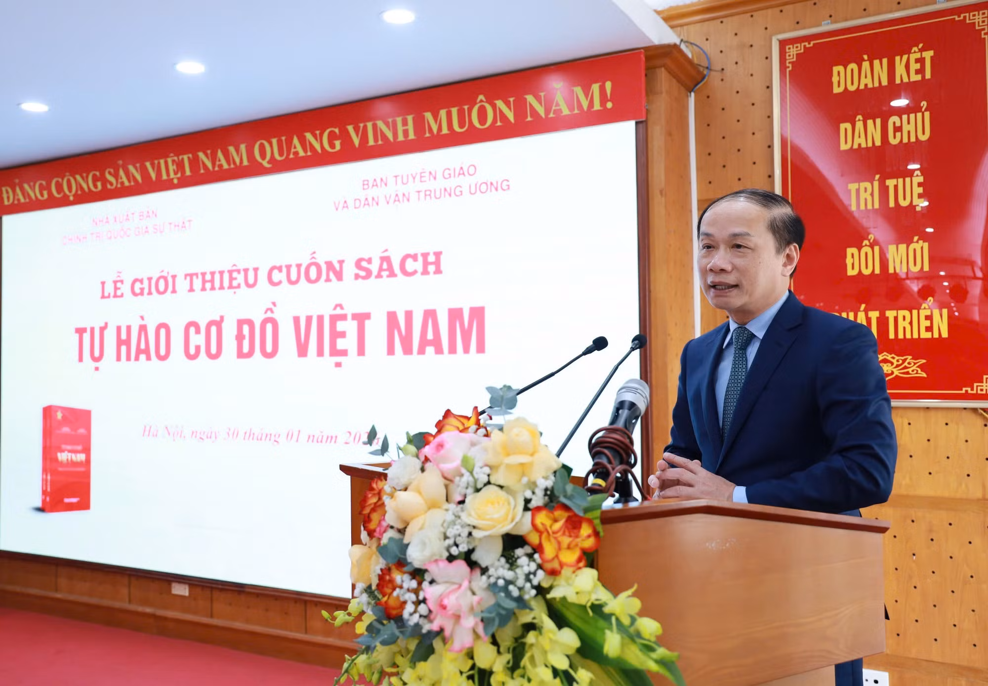 Ra mắt cuốn sách “Tự hào cơ đồ Việt Nam” -0