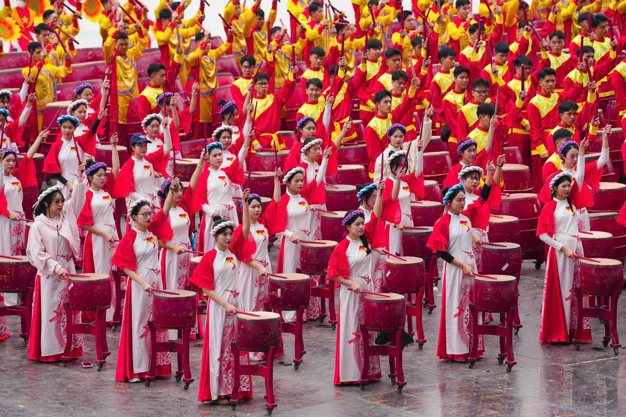 Màn biểu diễn quy mô lớn nhất của Đoàn Nghệ thuật trống hội CAND chào mừng Đại hội XIV của Đảng -2