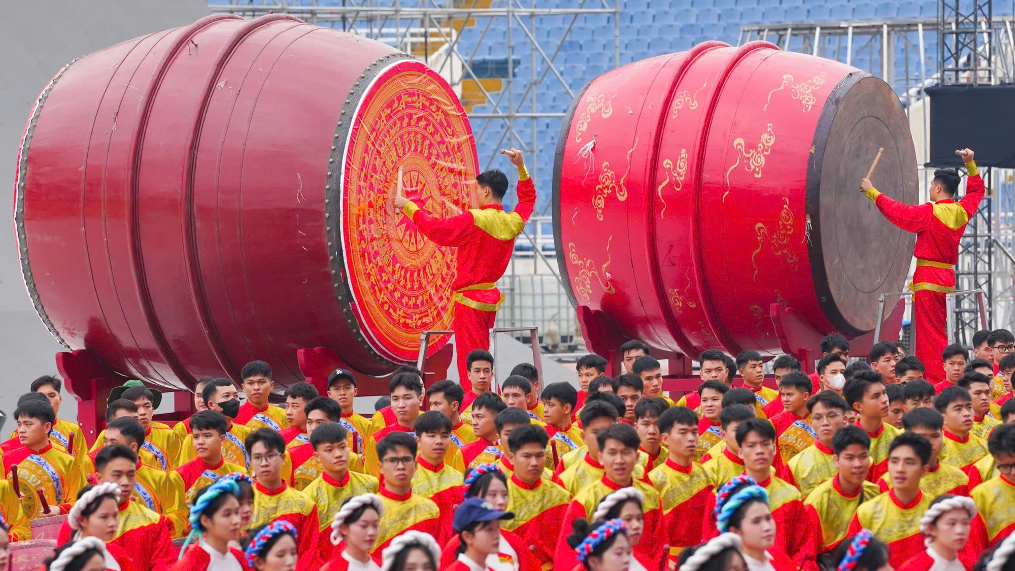 Màn biểu diễn quy mô lớn nhất của Đoàn Nghệ thuật trống hội CAND chào mừng Đại hội XIV của Đảng -4