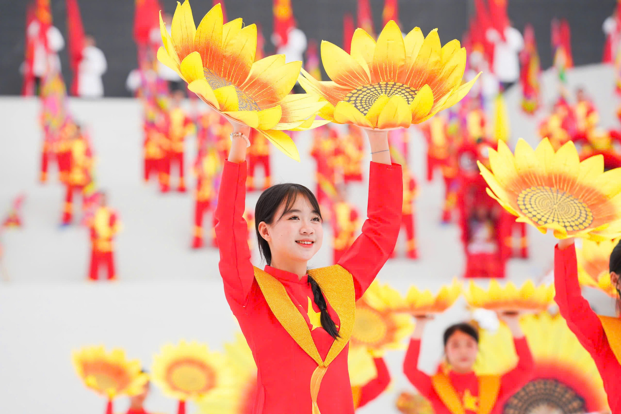 Màn biểu diễn quy mô lớn nhất của Đoàn Nghệ thuật trống hội CAND chào mừng Đại hội XIV của Đảng -7