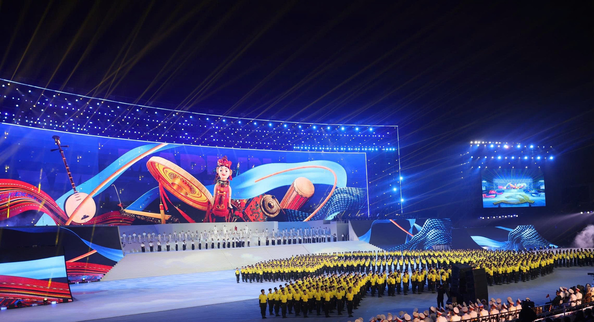 Những hình ảnh ấn tượng của CAND trong chương trình nghệ thuật chào mừng thành công Đại hội Đảng -1