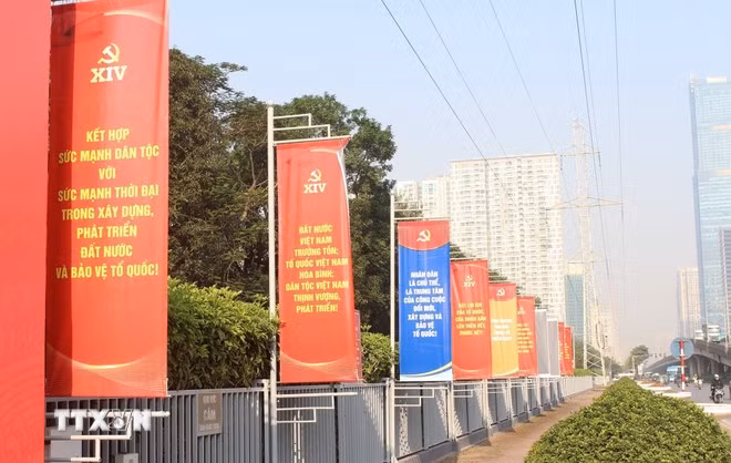 Các tuyến đường, vỉa hè, không gian công cộng được chỉnh trang khang trang, sạch đẹp chào mừng Đại hội XIV của Đảng. (Ảnh: Nguyễn Cúc/TTXVN)
