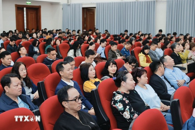 Đảng ủy TTXVN tổ chức các điểm cầu kết nối trực tuyến với điểm cầu Trung ương. (Ảnh: Minh Quyết/TTXVN)