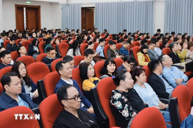 Đảng ủy TTXVN tổ chức các điểm cầu kết nối trực tuyến với điểm cầu Trung ương. (Ảnh: Minh Quyết/TTXVN)