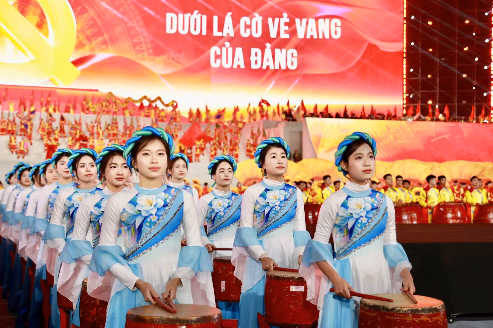 Những hình ảnh ấn tượng của CAND trong chương trình nghệ thuật chào mừng thành công Đại hội Đảng -1