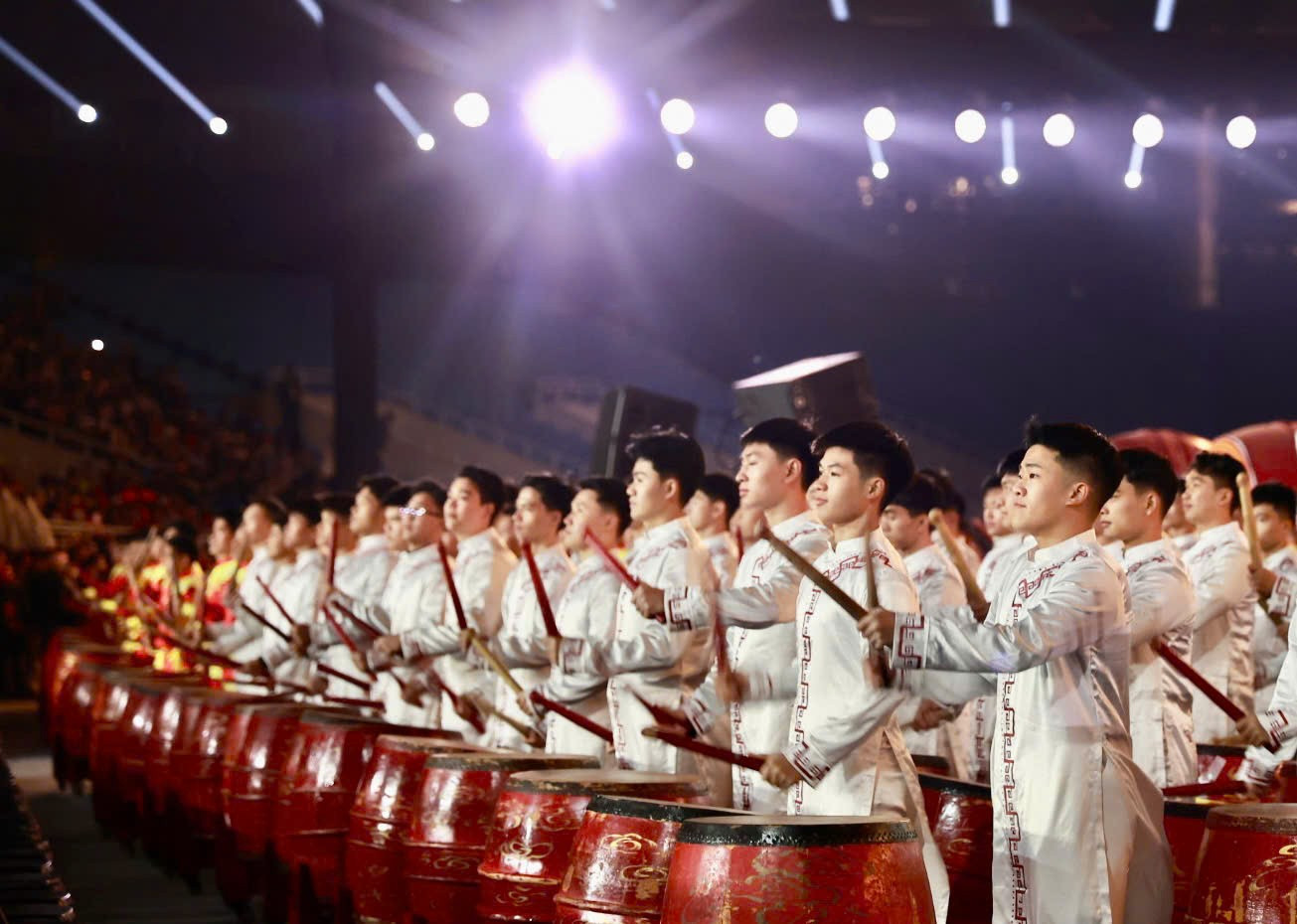 Hình ảnh ấn tượng của lực lượng CAND trong chương trình nghệ thuật chào mừng thành công Đại hội Đảng ảnh 6 Những hình ảnh ấn tượng của CAND trong chương trình nghệ thuật chào mừng thành công Đại hội Đảng -0