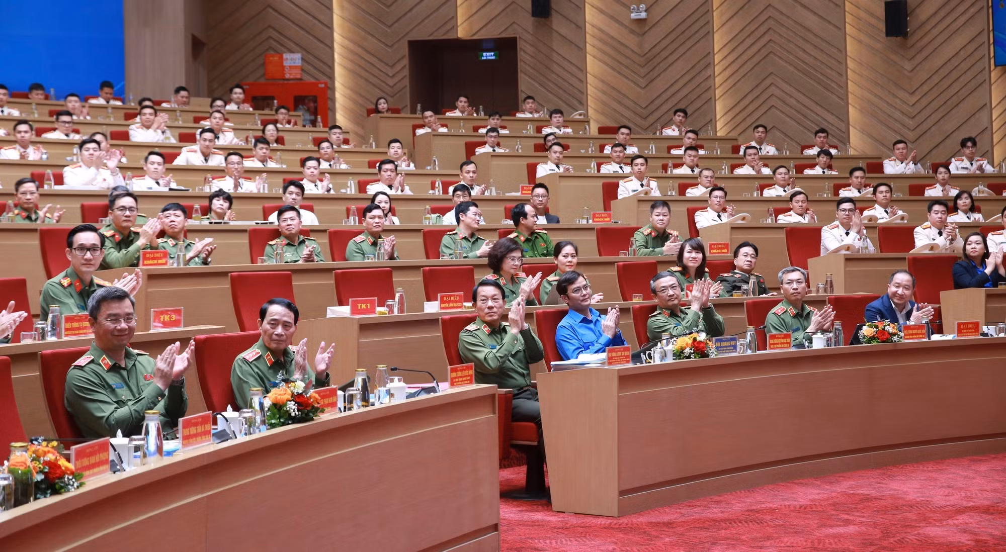 Đoàn Thanh niên Bộ Công an đón nhận Huân chương Bảo vệ Tổ quốc hạng Nhất -1