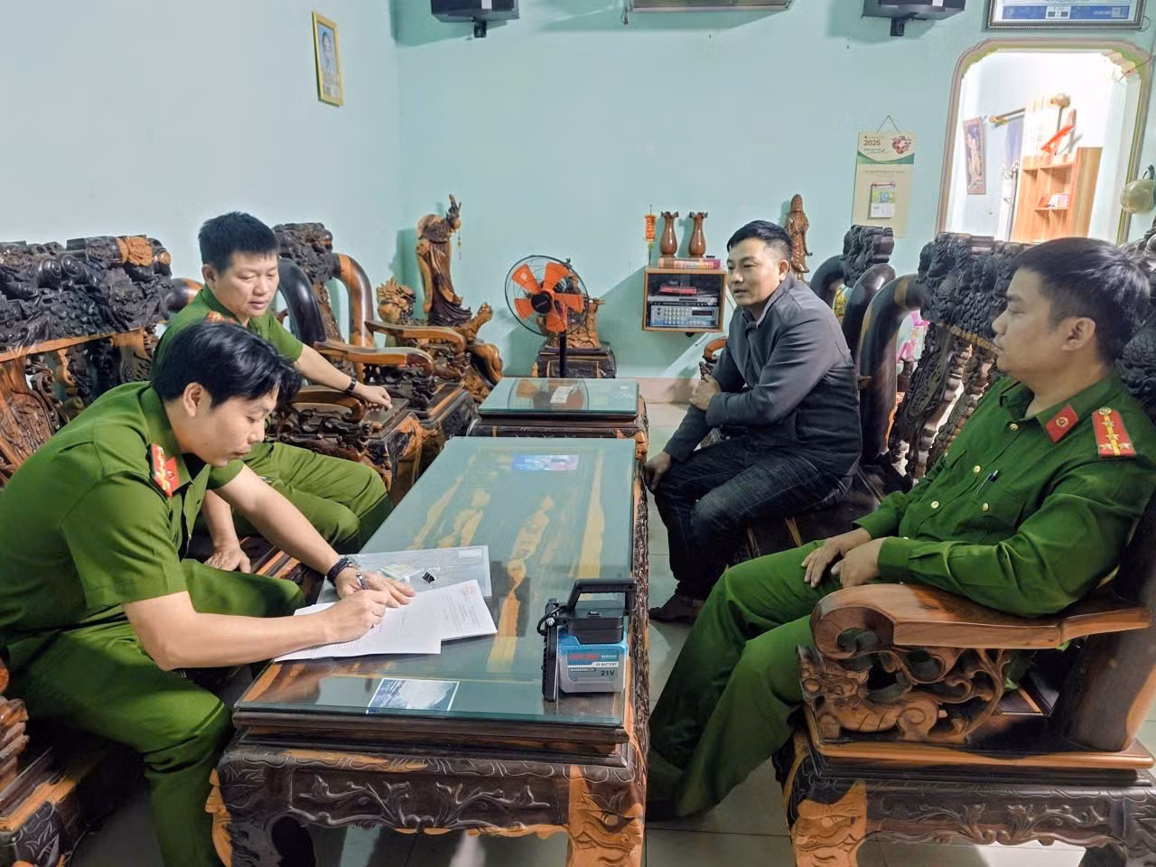 Cụ thể hoá Nghị quyết Đại hội XIV của Đảng - Ghi nhận từ thực tiễn Công an cơ sở -0