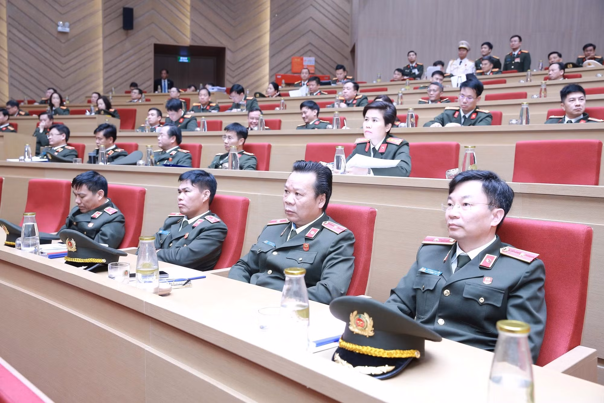 Các đại biểu dự hội nghị.