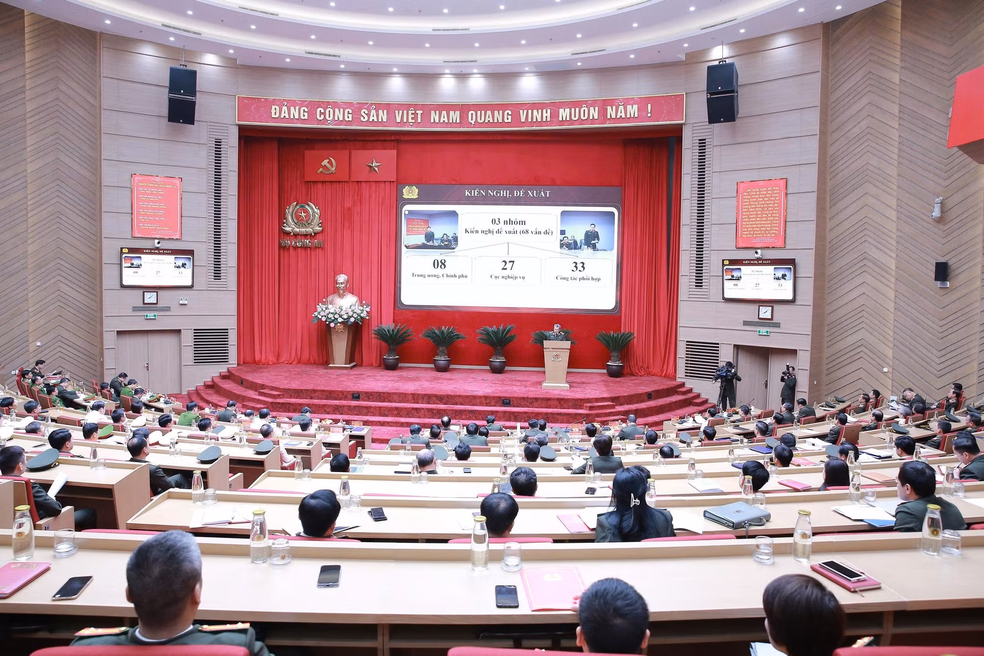 Quang cảnh hội nghị.