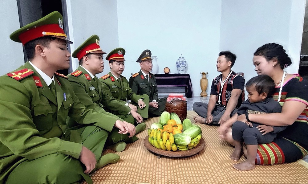 dong bao voi dai hoi 1-ngoc thi.jpg -0