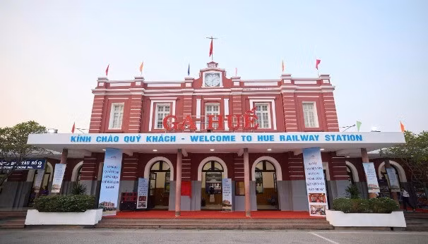 Ga Huế, một điểm đến của hành trình.