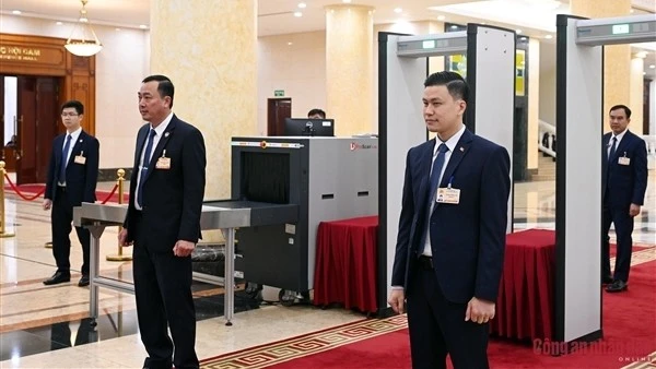 Bảo vệ an toàn Hội nghị lần thứ nhất Ban Chấp hành Trung ương Đảng khóa XIV