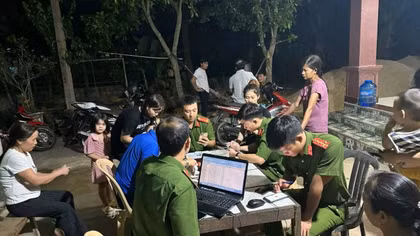 Công an tiên phong đưa số hoá về với bà con vùng biên giới 