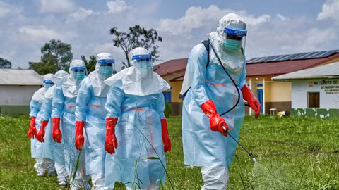 Yêu cầu rà soát người về từ vùng dịch Ebola trong 21 ngày 