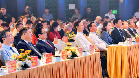 Các đại biểu dự hội nghị.